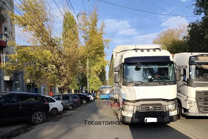 В Саратове фура насмерть сбила пенсионера