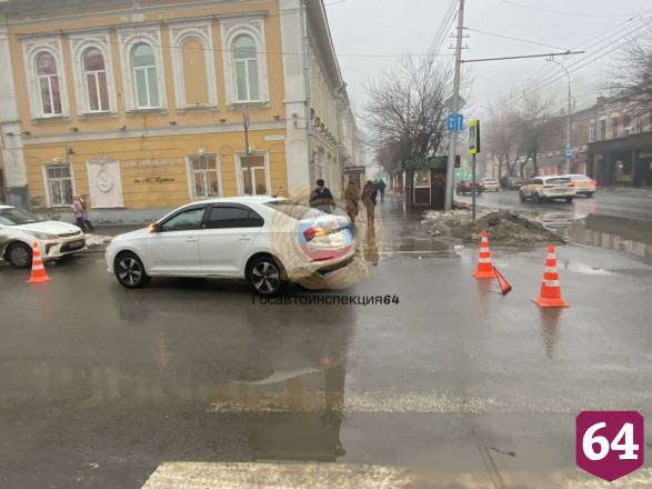 У библиотеки в центре Саратова сбили 8-летнюю девочку