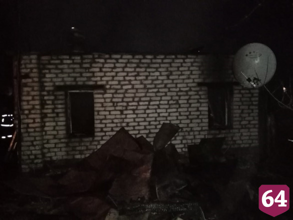 Мальчики перед смертью в огне разбудили пьяного отчима и спрятались под кроватью