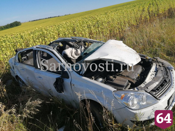 Под Саратовом водитель уходил от ДТП и разбился в кювете