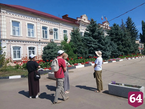 Саратовский поселок посетили потомки местного художника Якова Вебера