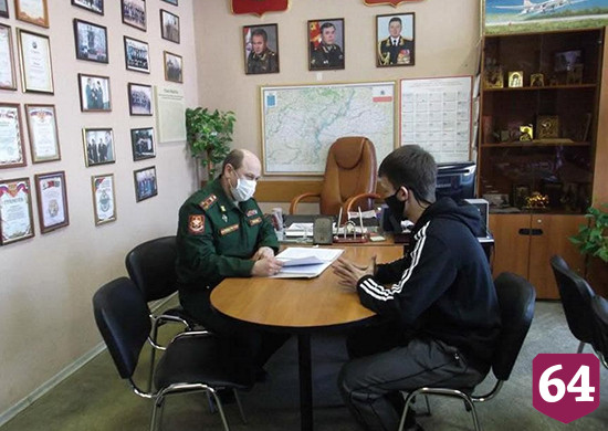 В Саратове 6 тысяч призывников впервые пришли в военкомат