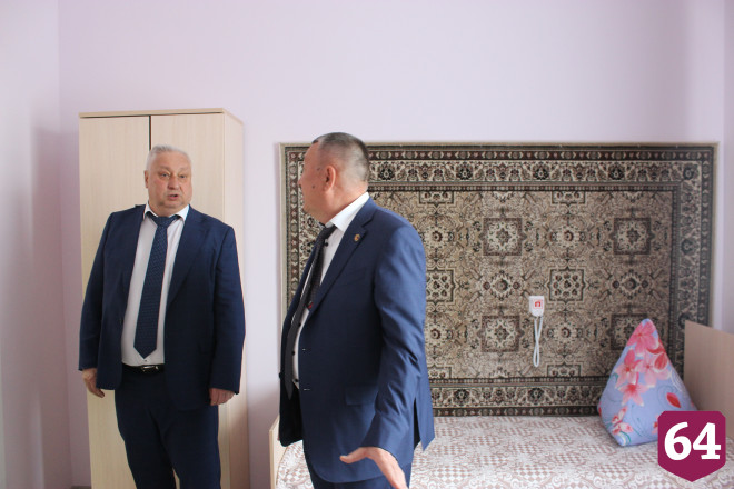Сотрудники Энгельсского дома-интерната получили награды в профессиональный праздник