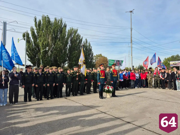 В Саратове День воссоединения новых территорий с Россией отметили бронепробегом 