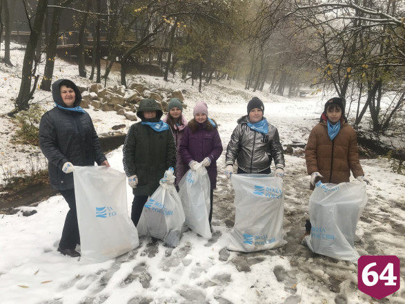 Саратовцы собрали у водоемов 4,3 тысячи кубометров мусора
