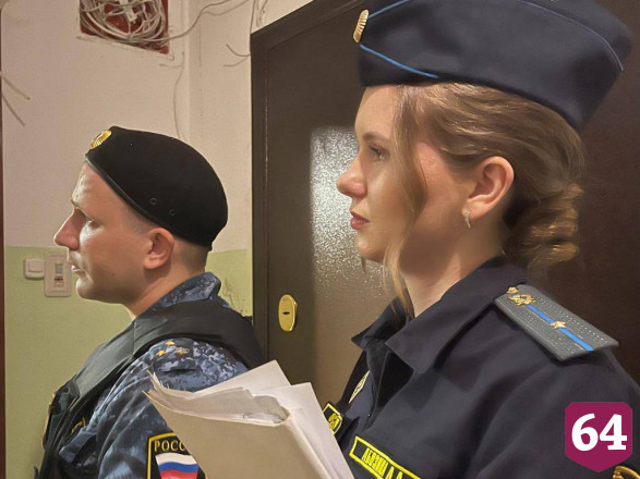 В Саратове приставы пришли на массаж к должнику под видом клиентов