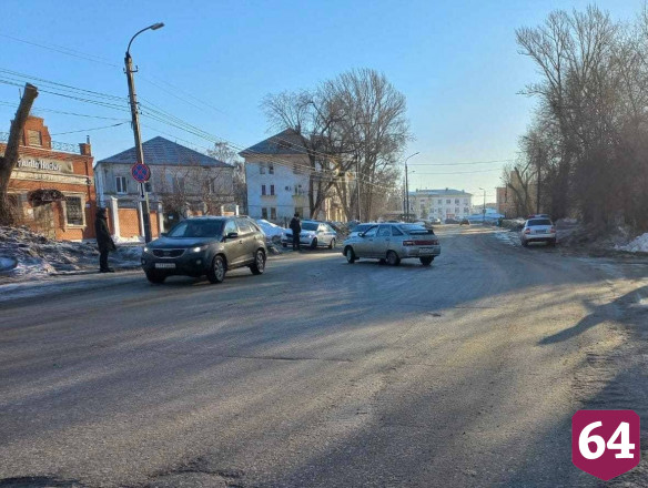 Под Саратовом автоледи на легковушке сбила пешехода