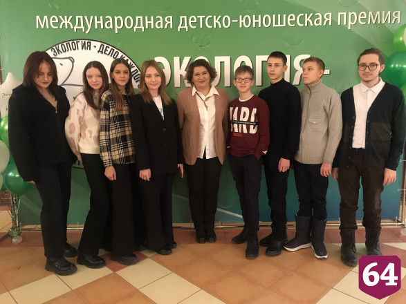 Саратовская школьница съездила по путевке во Владивосток и встретила тигроведа