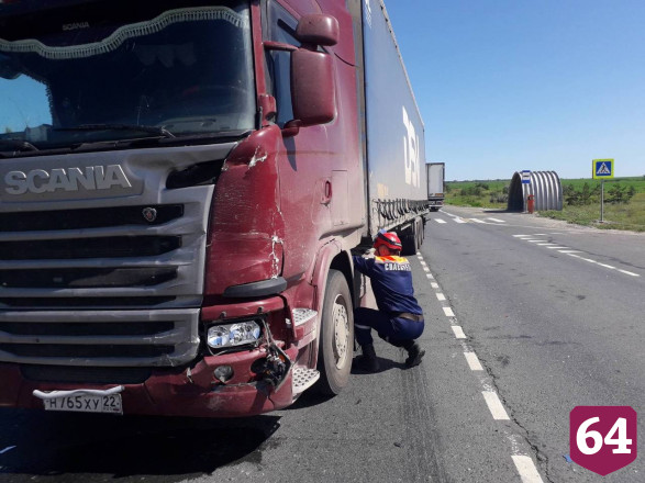 Мать и двое детей покалечились в ДТП с грузовиком под Саратовом