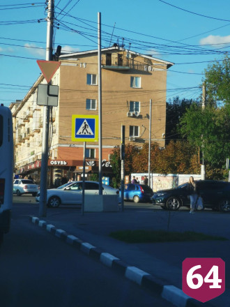 Саратовцев заинтересовали странные столбы 