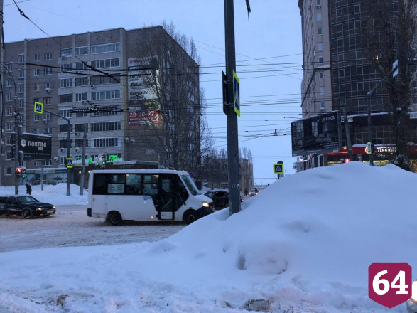 Пешеходы Саратова заподозрили коммунальщиков в любви к автомобилистам 