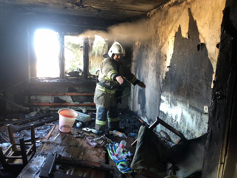 В горящем доме погиб курильщик