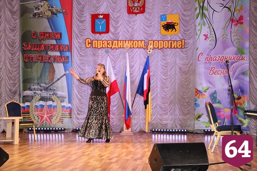 В энгельсском интернате пел Сметанников и вручали юбилейные медали 