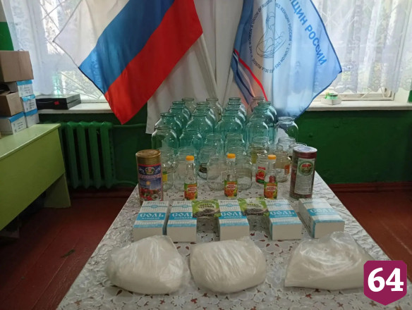 Активистки Саратовской области накрутили огурцов для бойцов СВО