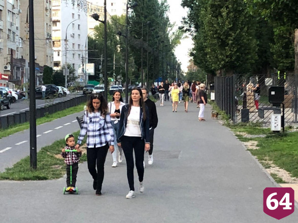 Жители Саратова снова вышли на прогулку без масок