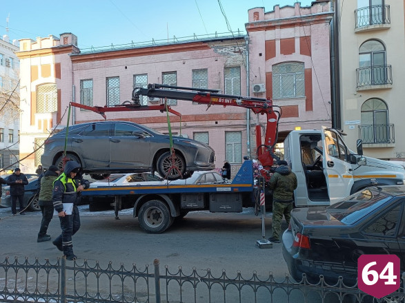 В Саратове на штрафстоянки попали 111 машин нарушителей парковки 