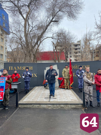 В Саратове автомобилисты поддержали бронепробег Росгвардии