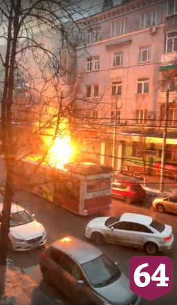 В Саратове из-за короткого замыкания загорелся троллейбус