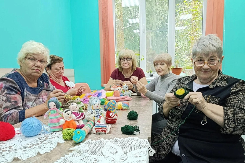 Саратовские рукодельницы отметили Международный день вязания крючком