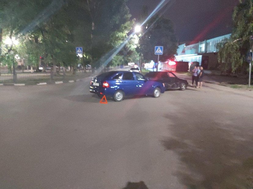 В столкновении легковушек на Ломоносова пострадала молодая женщина
