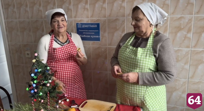 Саратовцев научили делать елочку из тарталеток с икрой