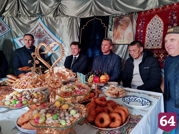 На саратовском фестивале баранины кормили шашлыком и пловом