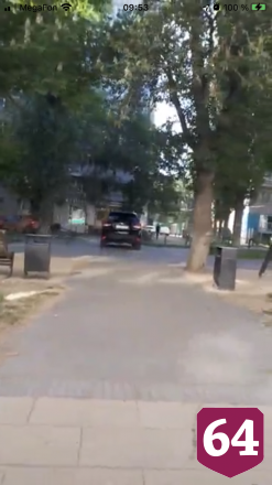 Автохам на внедорожнике занял тротуар в центре Саратова