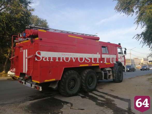 В Саратове пьяный водитель влетел во двор частного дома и сбежал