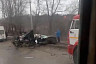 В Саратове автомобиль разорвало при ударе о столб