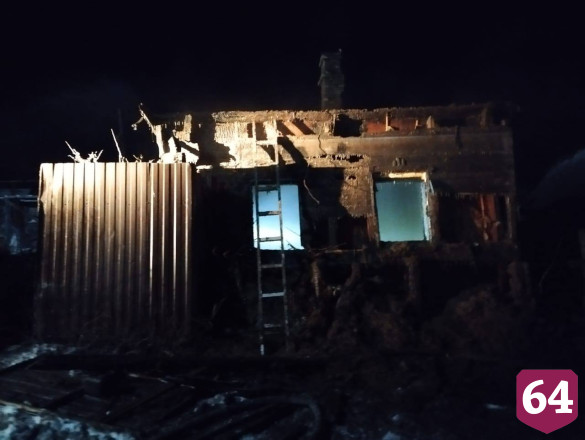 В доме под Саратовом обнаружили два неизвестных трупа