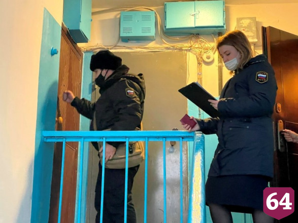 Саратовские приставы арестовали автобус должника по налогам