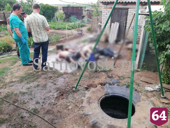 Женщина и двое мужчин погибли в выгребной яме под Саратовом