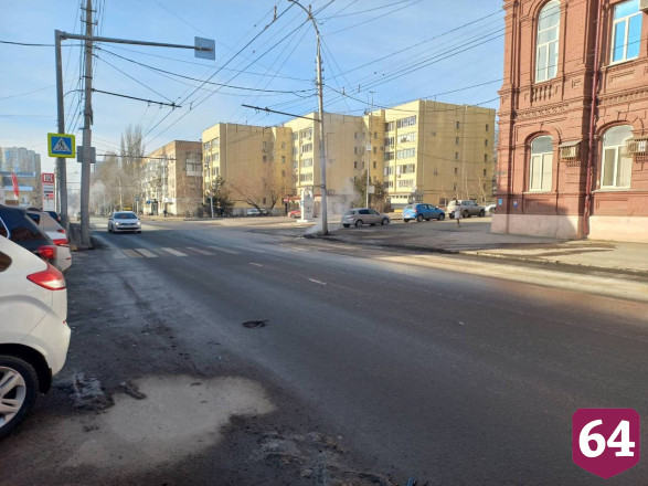 В Саратове автомобилист сбил девушку и скрылся