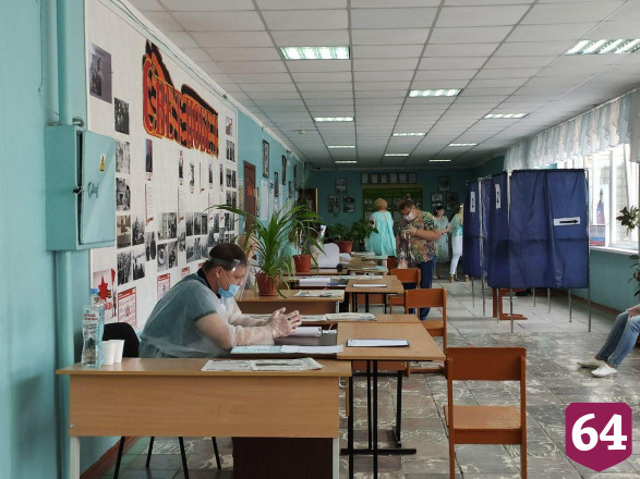 Саратовцы идут голосовать по поправкам в Конституцию для влияния на будущее страны