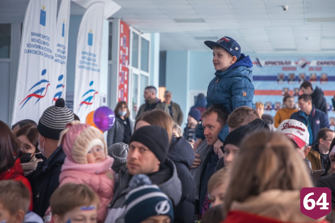 «Ростелеком» подарил саратовцам уникальную фотосессию с главным трофеем чемпионата КХЛ