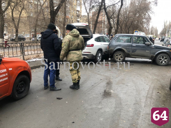 В центре Саратова столкнулись 9 машин