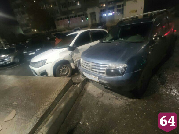 В Саратове иномарка сбила двух женщин и ребенка