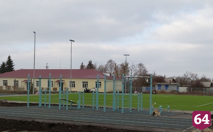 Саратовский губернатор раскритиковал разбитую дорогу у ремонтируемой школы