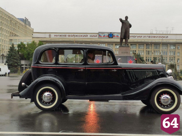 Над Саратовом в честь 75-летия Победы пролетели бомбардировщики 