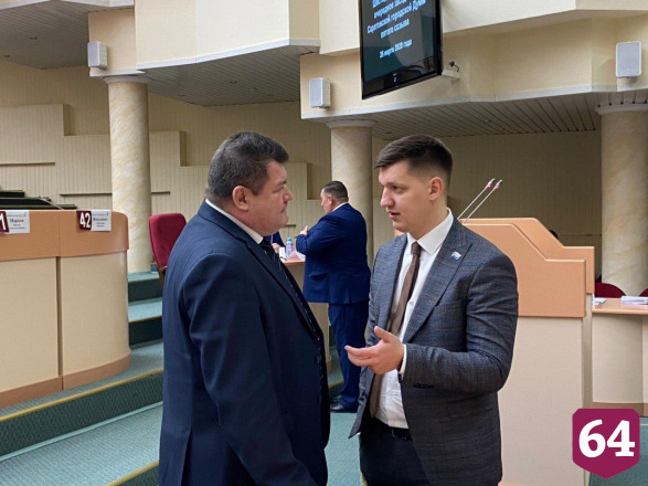 Депутаты думы Саратова пришли на заседание в масках 