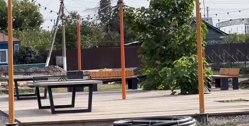 На пустыре в районном центре сооружают зону отдыха с фонтаном
