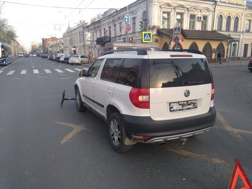Подросток на электросамокате разбился в ДТП в центре Саратова