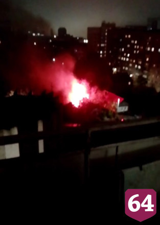 В Саратове полыхал нежилой дом