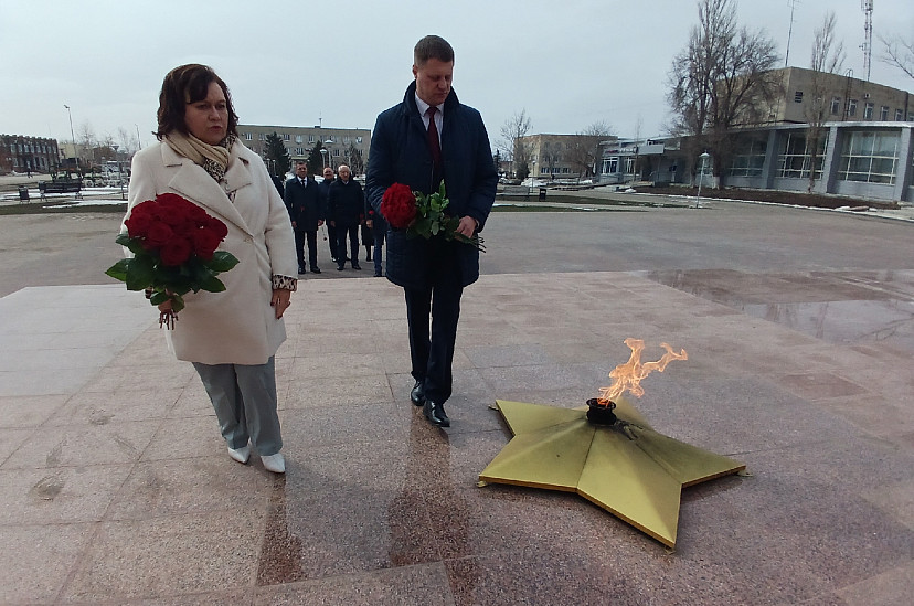 Саратовцы в городе авиаторов почтили память погибших героев
