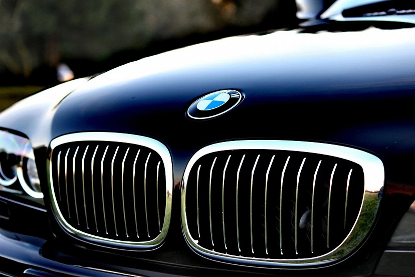 Волгоградец обманул жителя Саратова с продажей фар для BMW