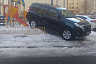 Жителя Саратова оштрафовали за парковку на детской площадке