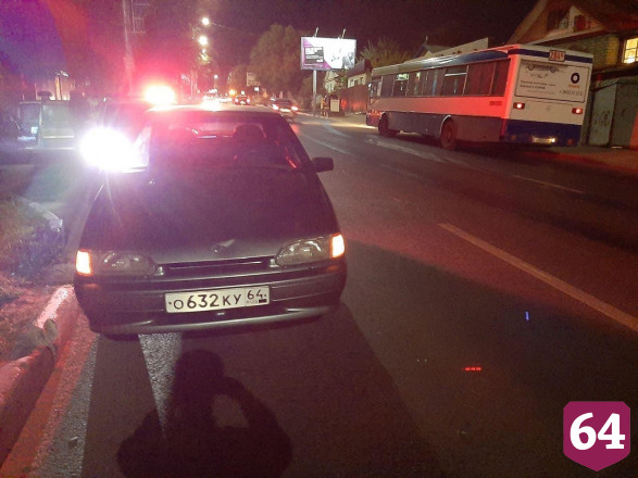 В Саратове нарушительница ПДД угодила под колеса «Лады»