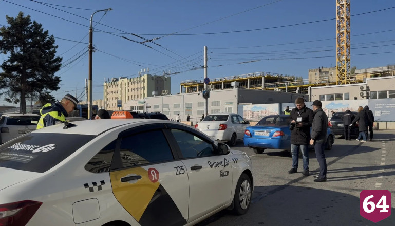 Минтранс и полицейские выявили в Саратове нелегальных таксистов