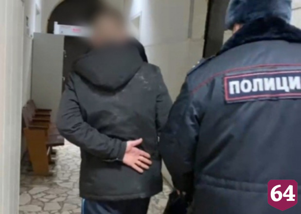 Саратовец покусал полицейского в отделе и отправился на строгий режим