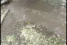 Коммунальщики затопили сквер у Сенного рынка грязной водой